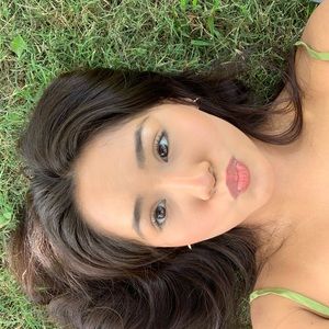 Meet your Posher, Lyna